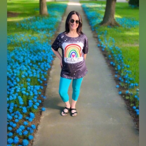 S/L/XL NEW Womens Black Rainbow T-Shirt "BE KIND" Printed Top (mom and me shirt) - Picture 3 of 9
